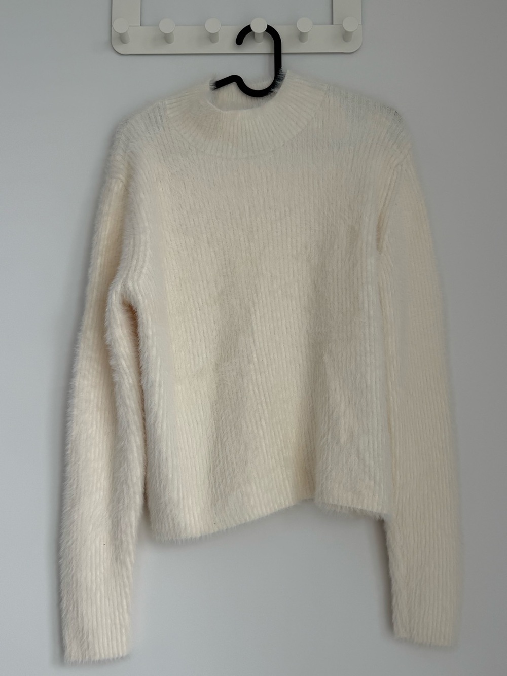 Banana Republic Cropped Cream Ribbed Fluffy Turtleneck Sweater